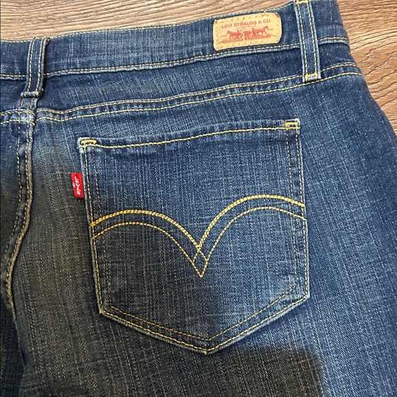 Levi’s Women’s Too Superlow 524 Jeans - Picture 9 of 9